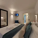 Πανσιόν Sofeelings Piso 1, Baixa De *
