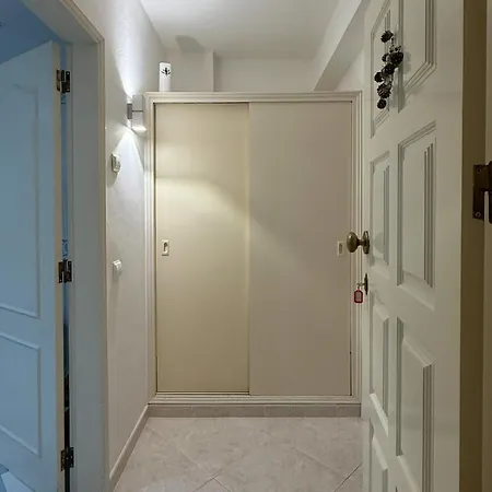 Sofeelings Piso 1, Baixa De Konukevi