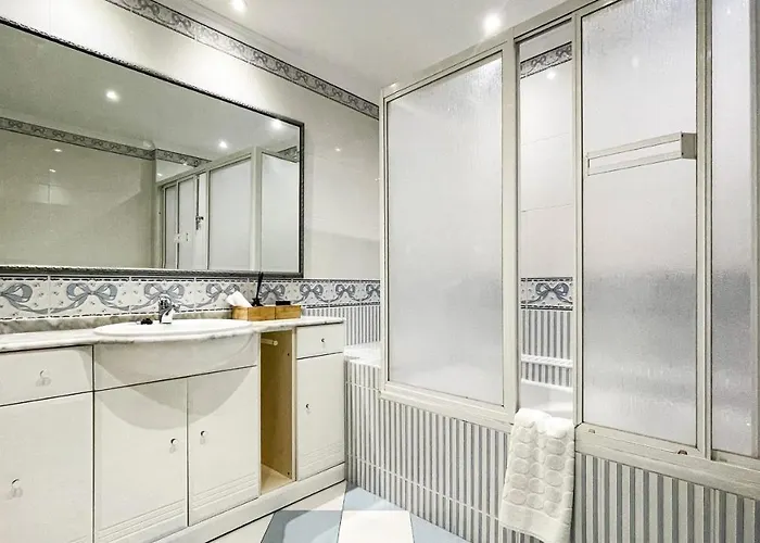 ゲストハウス Sofeelings Piso 1, Baixa De *