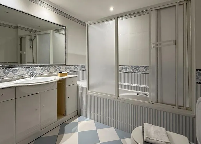 ゲストハウス Sofeelings Piso 1, Baixa De